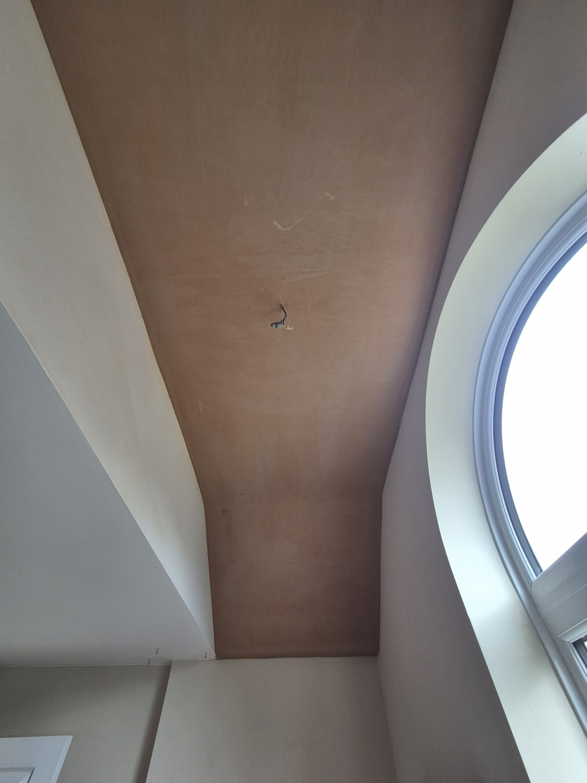 Plastered arched ceiling with curved window detail